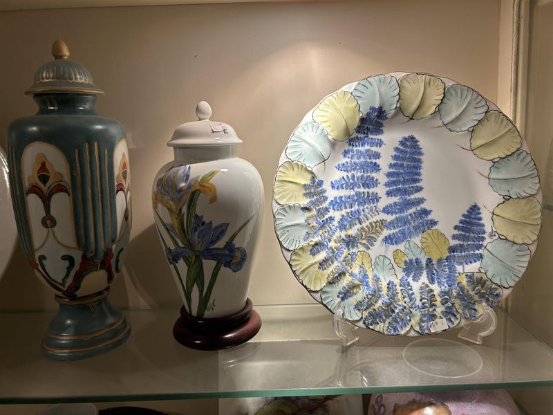 Iris Jar and Fern Charger