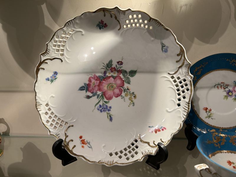 Reticulated Floral Plate